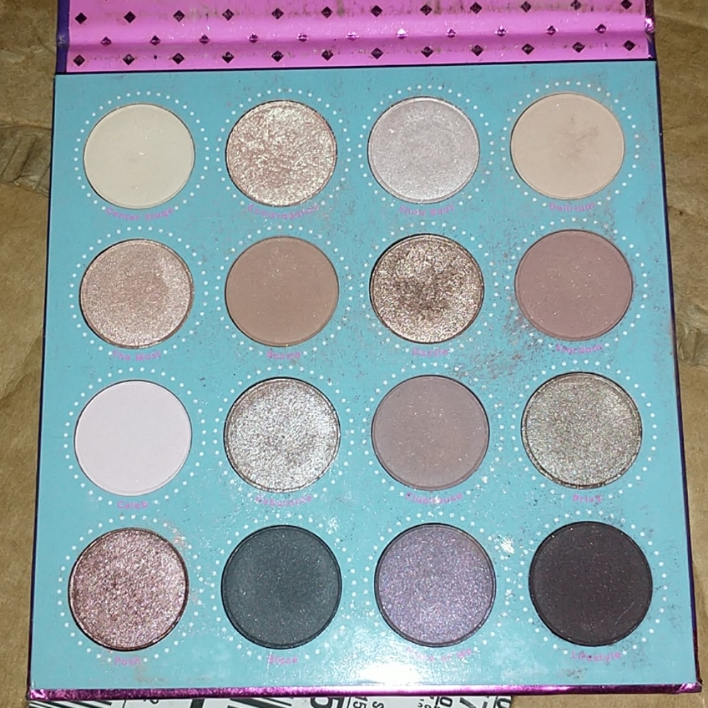 Discontinued Colourpop Fame Eyeshadow Palette